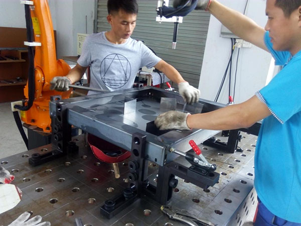 機器人焊接工裝