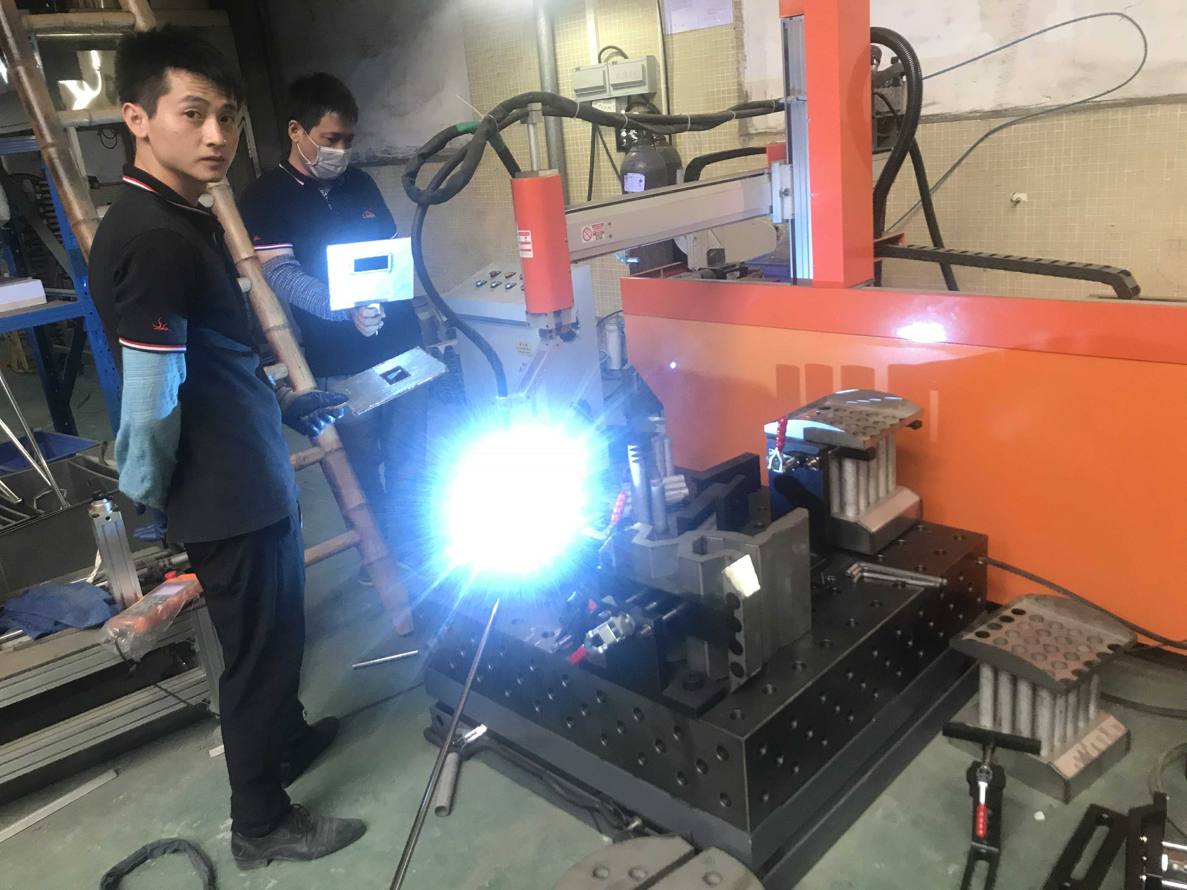 機器人焊接工作臺
